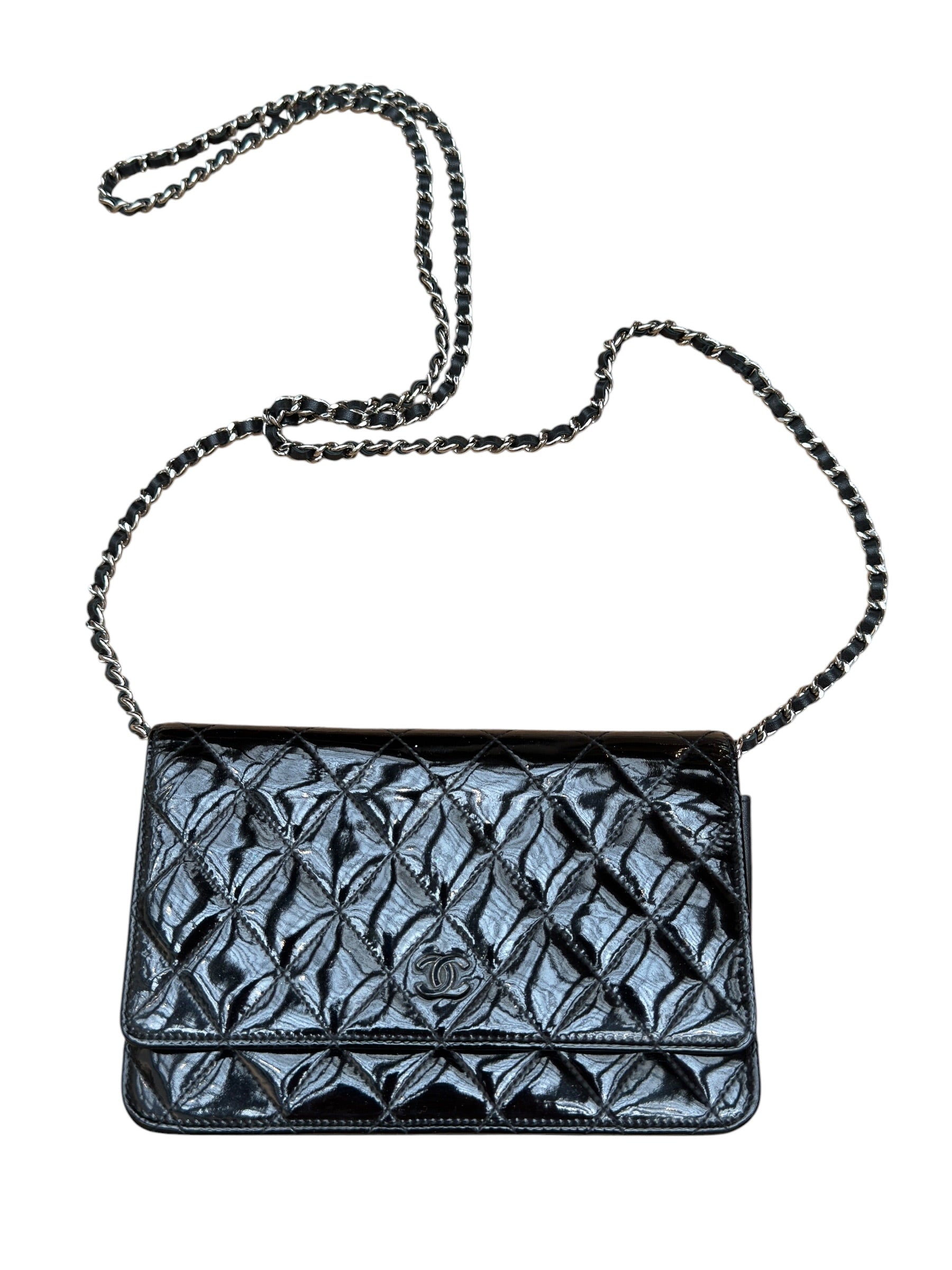 Chanel – Wallet on Chain aus schwarzem Lackleder