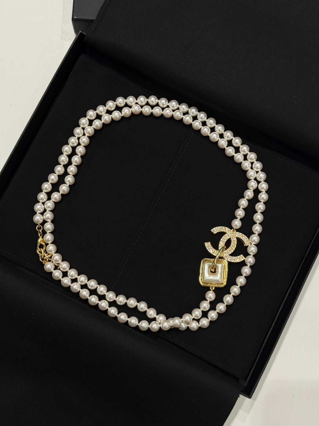 Chanel - Perlenhalskette CC Strass doppelte Runde