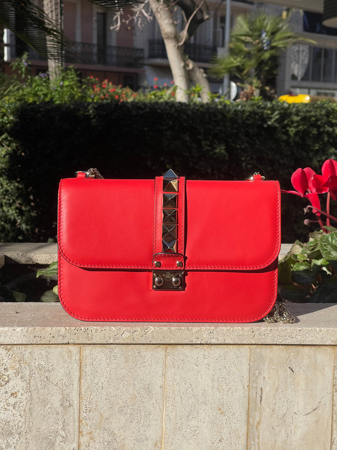 Valentino - Glam lock MM Tasche korallenrot