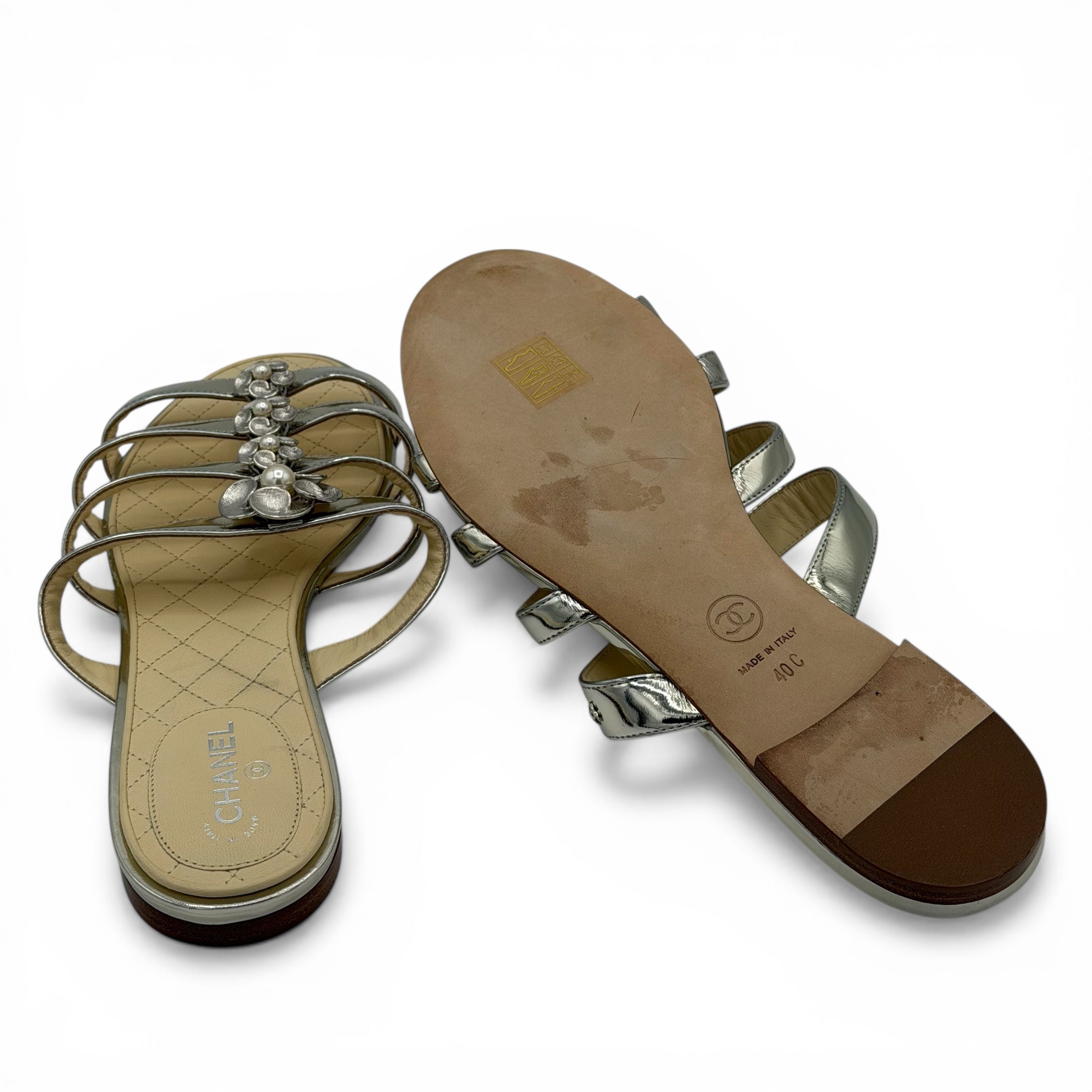 Chanel Mules Camélia Argenté T.40| Les Folies d’Eugénie