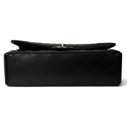 Chanel - Maxi Jumbo cuir d’agneau noir