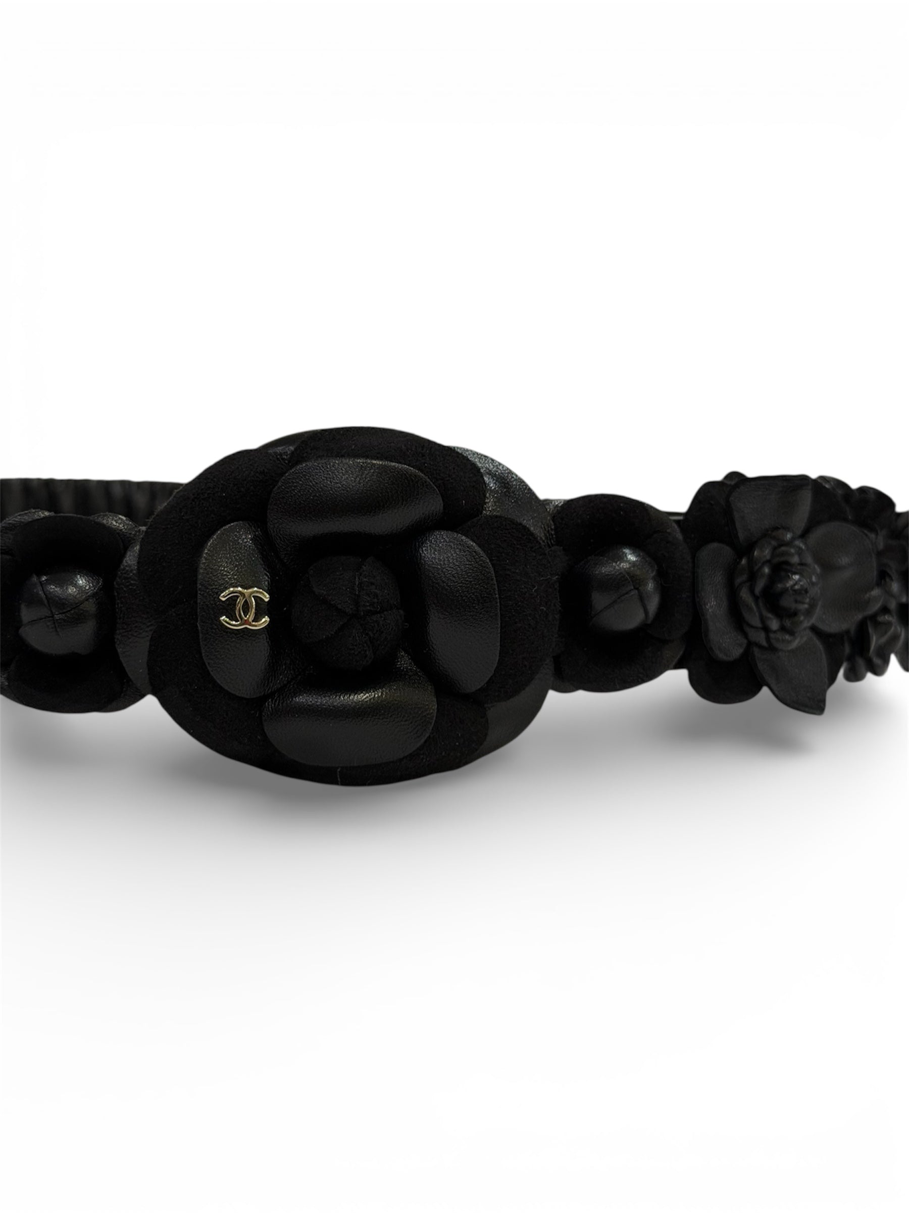 Chanel - cintura in pelle con camelie T.80