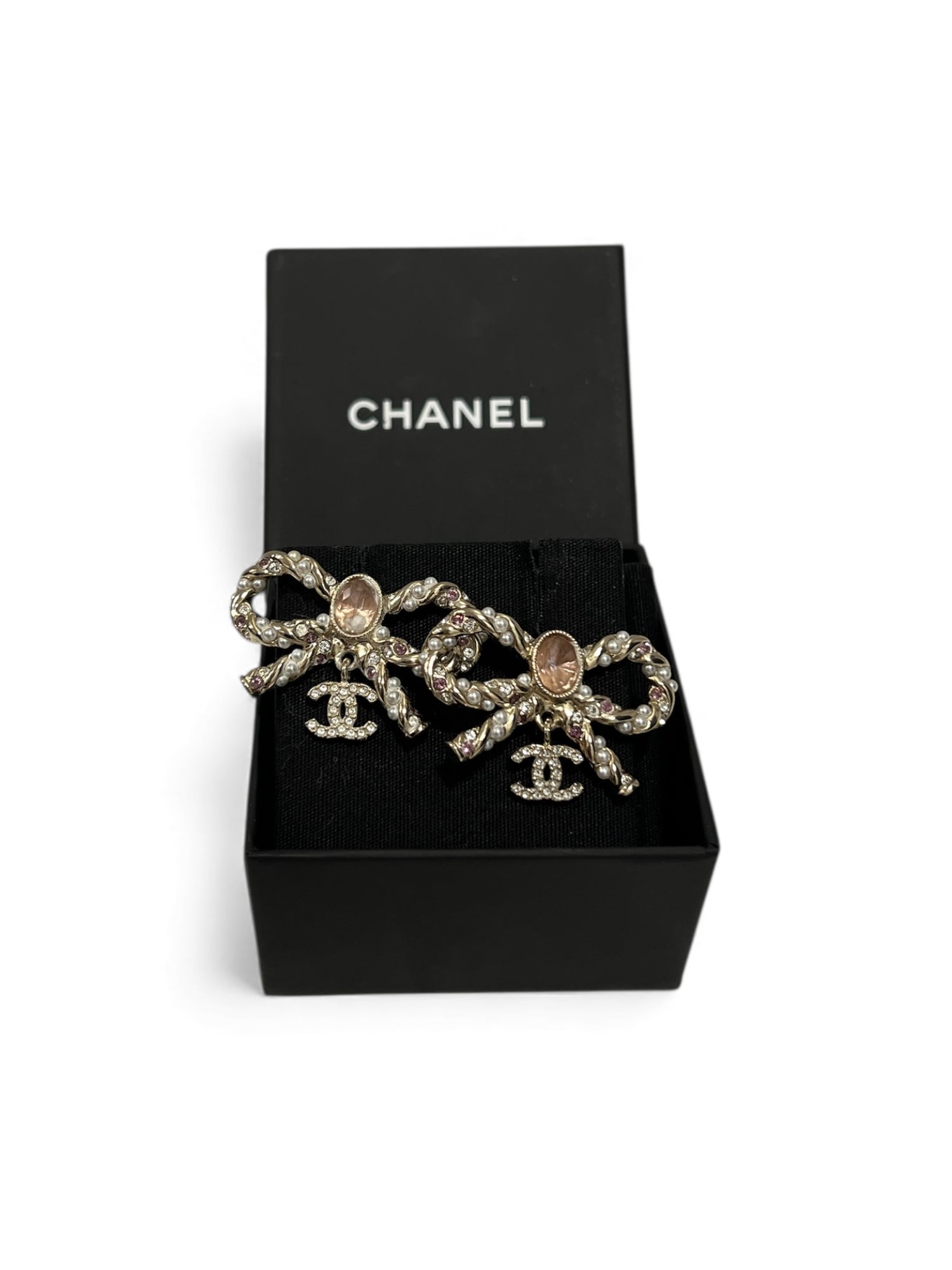 Chanel - Boucles d’oreilles noeud, strass et perles