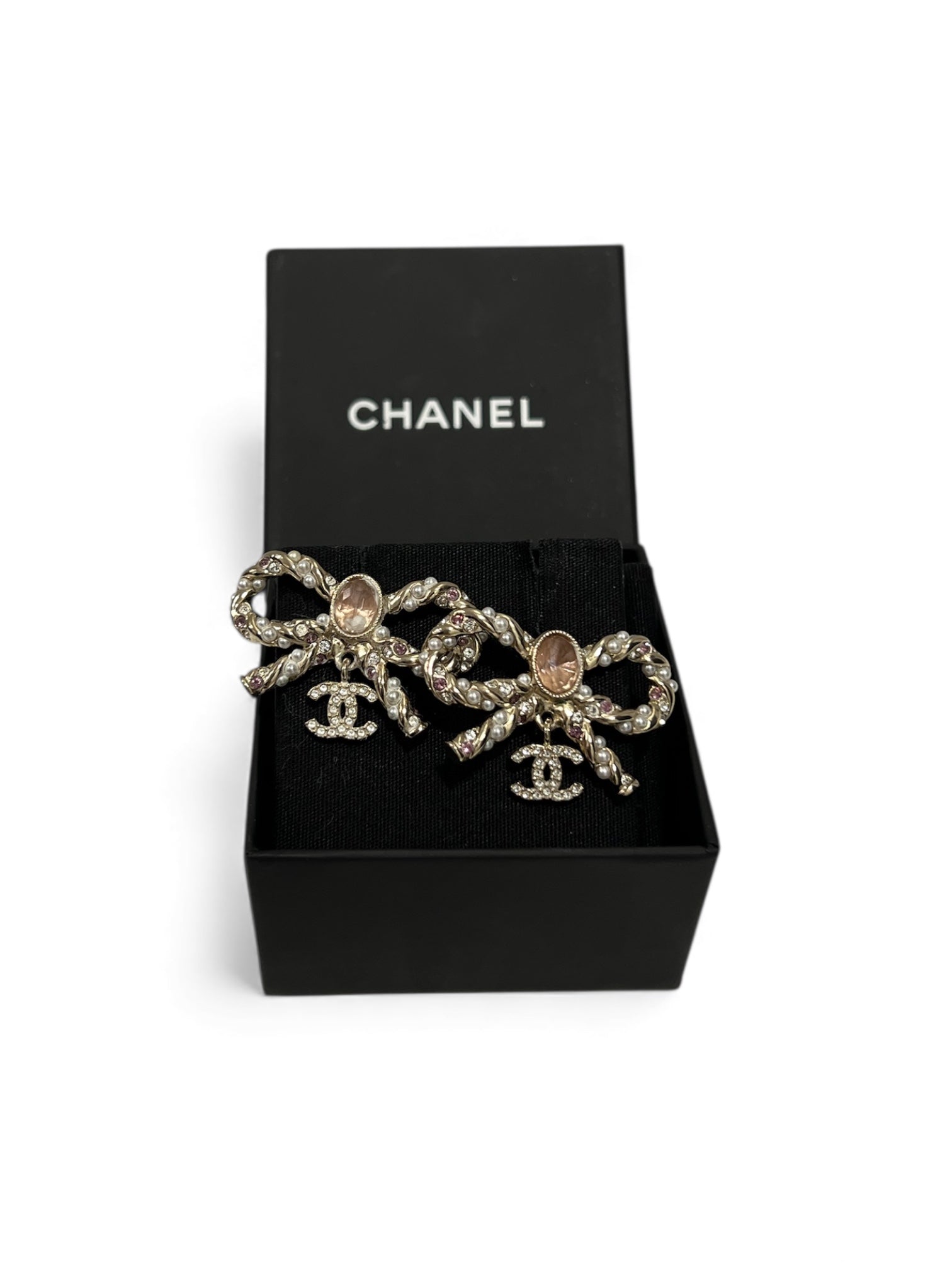 Chanel - Boucles d’oreilles noeud, strass et perles