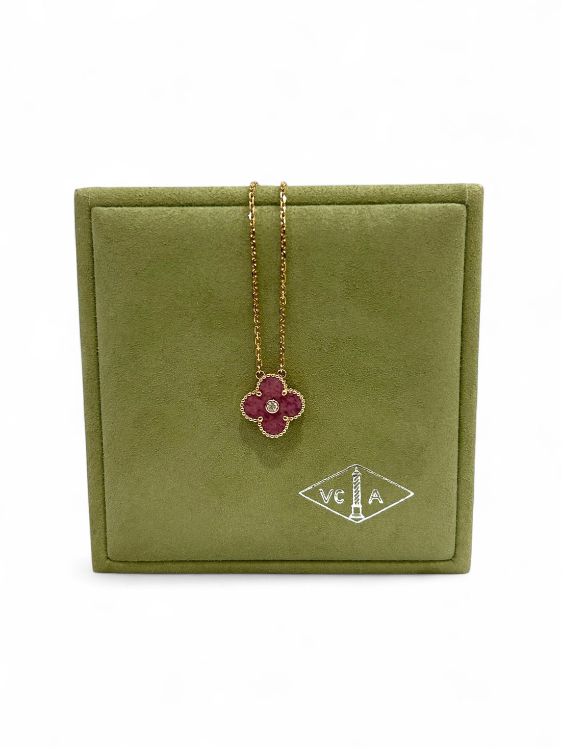 Van Cleef &amp; Arpels - Collier Alhambra collection Holiday 2021