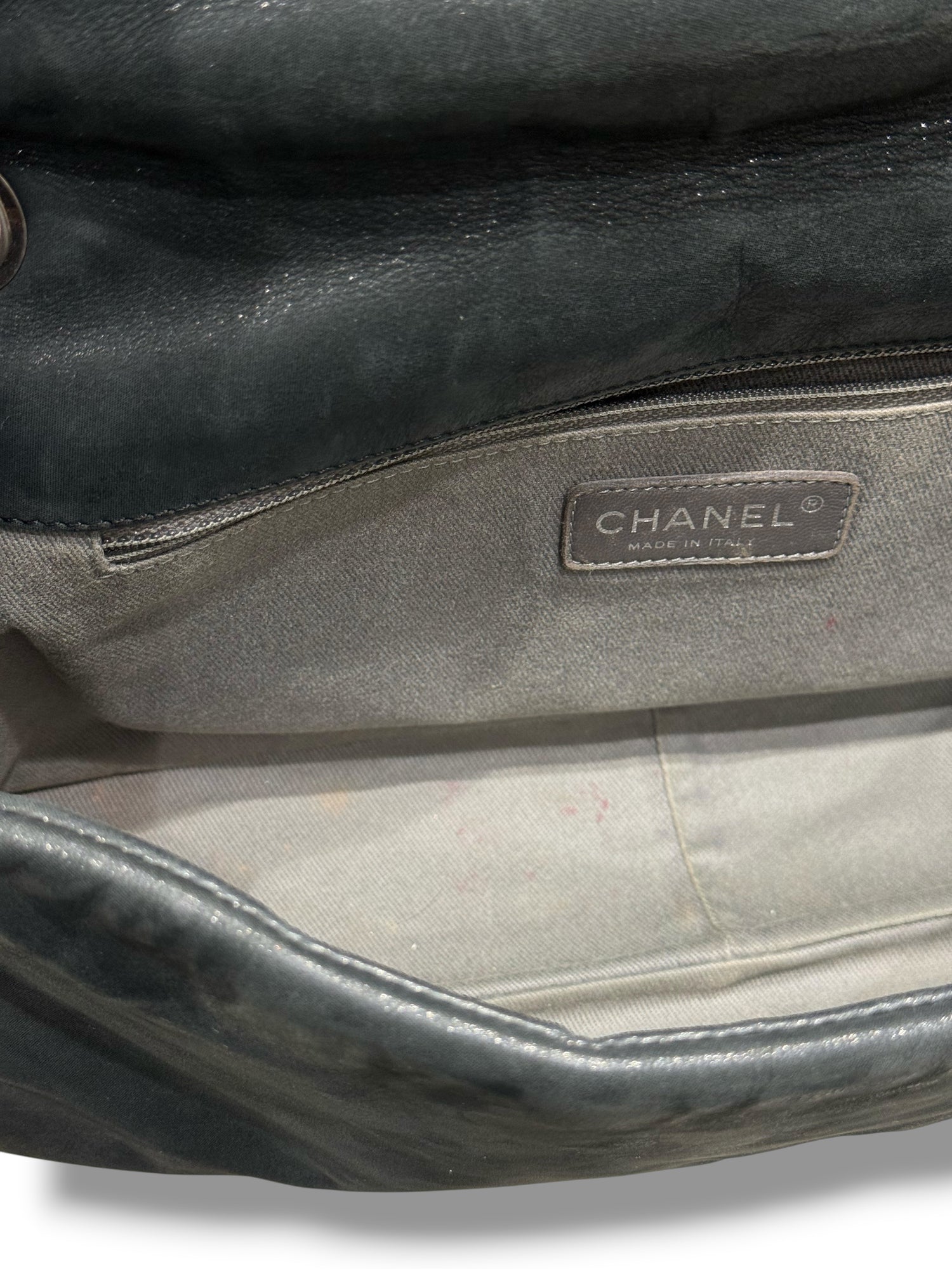 Chanel - Sac Classique allongé vert de gris irisé