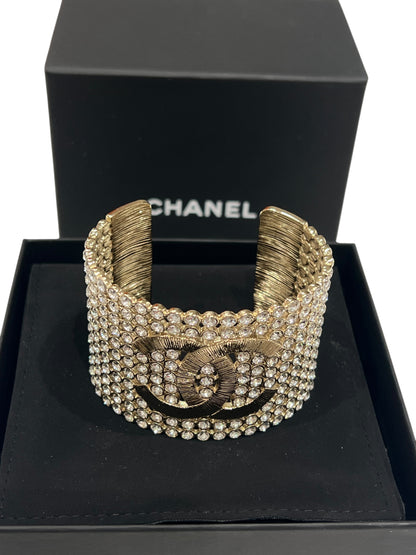 Chanel - manchette métal champagne brossé et strass 2023