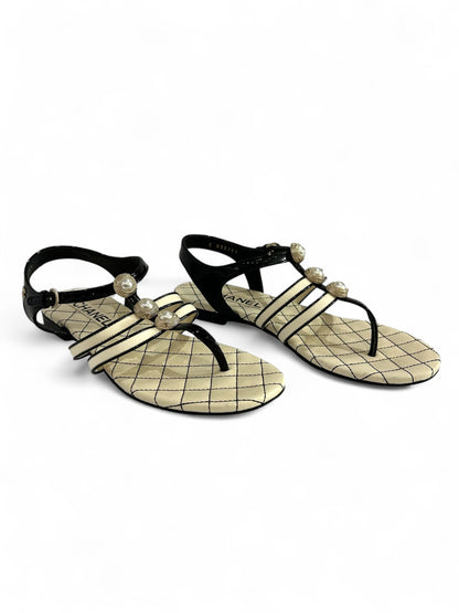 Chanel - Sandales avec brides et perles t.38