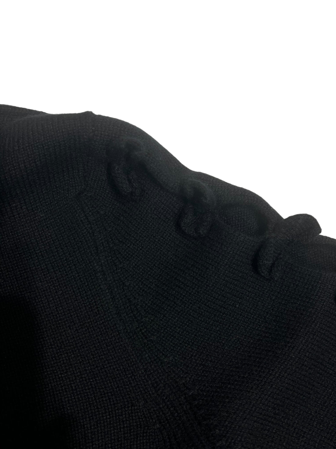 Chanel - pull cachemire noir décolleté dos