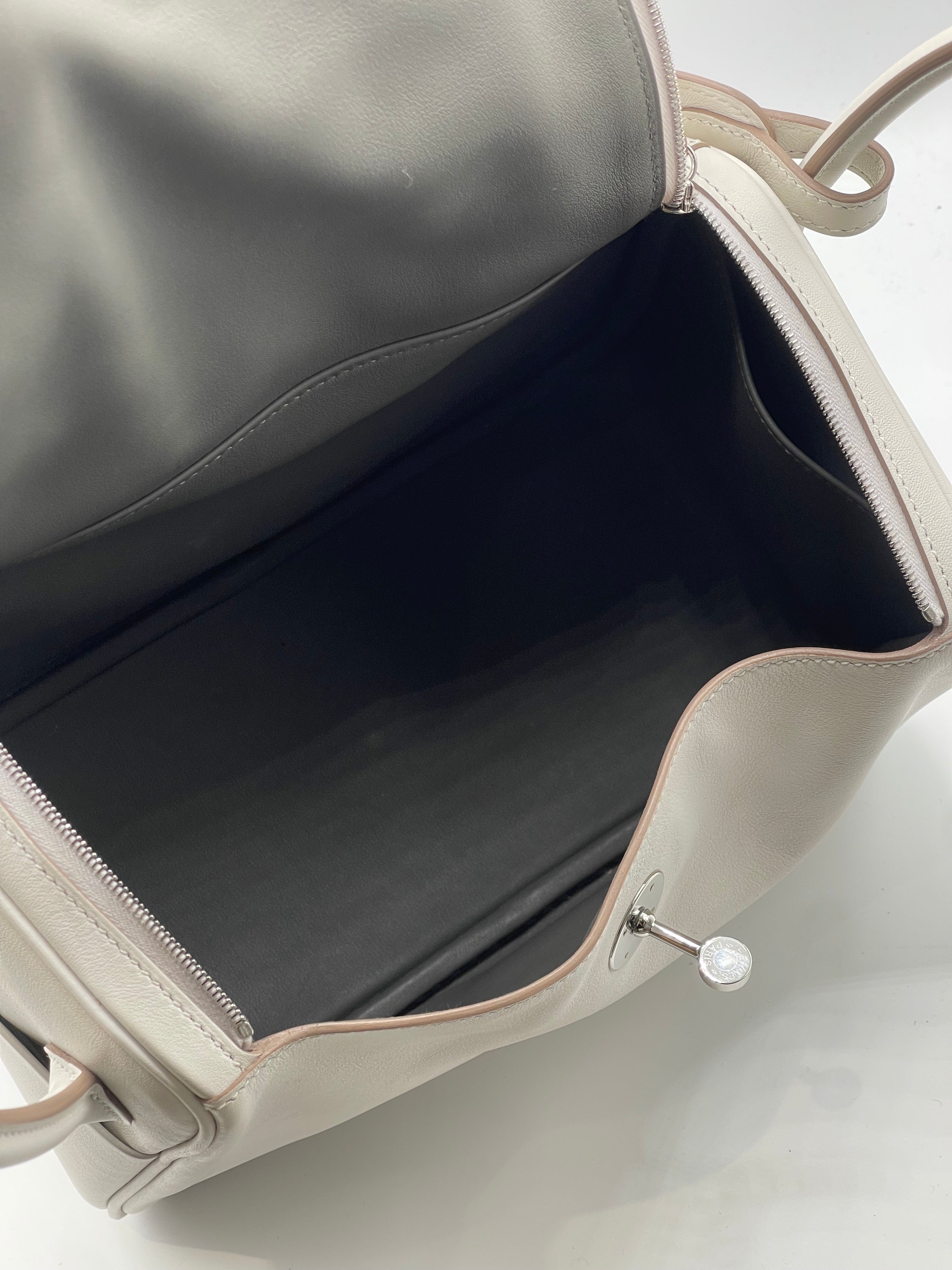 Hermès - Sac Lindy 26 Swift gris pale