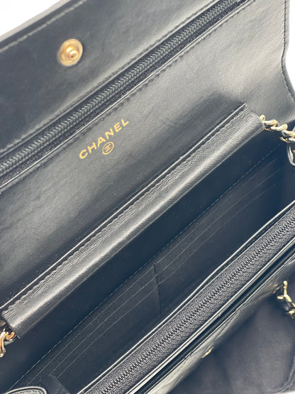 Chanel - Portafoglio con catena nero e camelia in edizione limitata