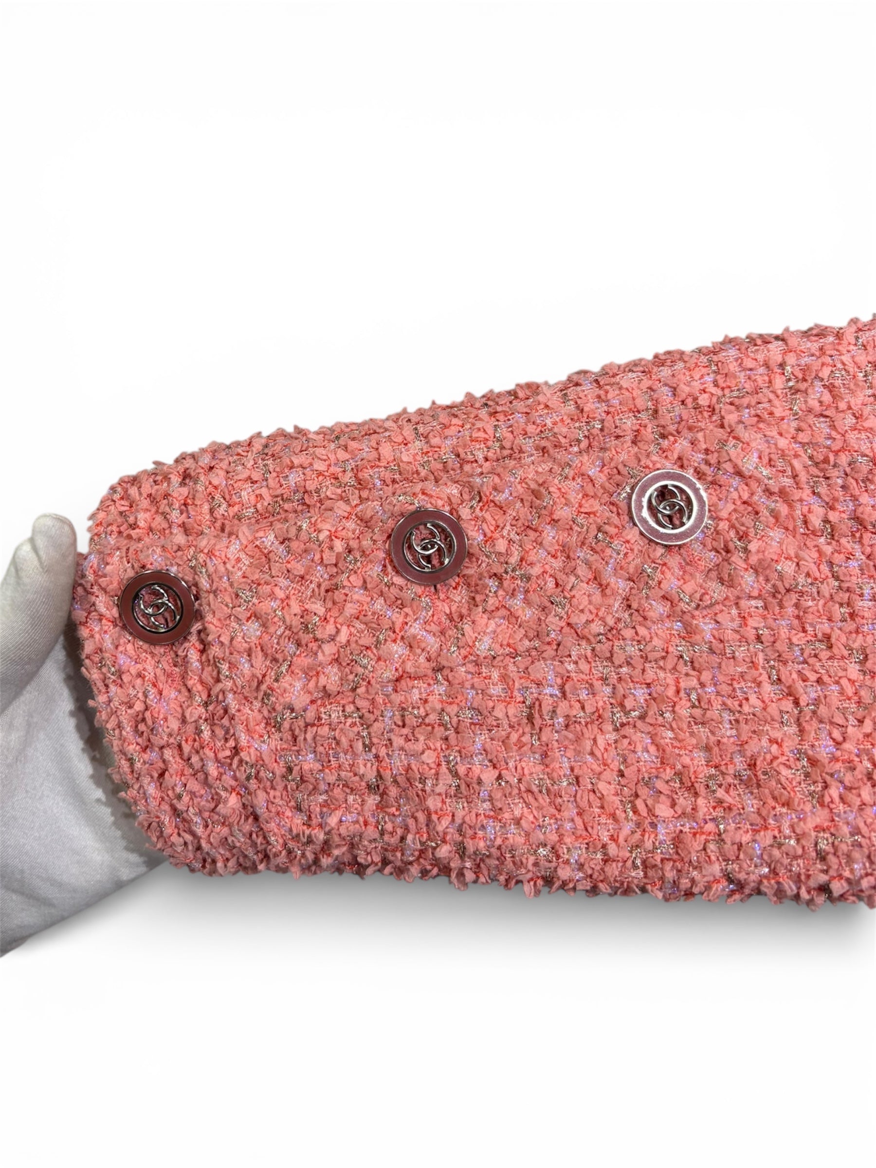 Chanel - Collarless Salmon Tweed Jacket T.38