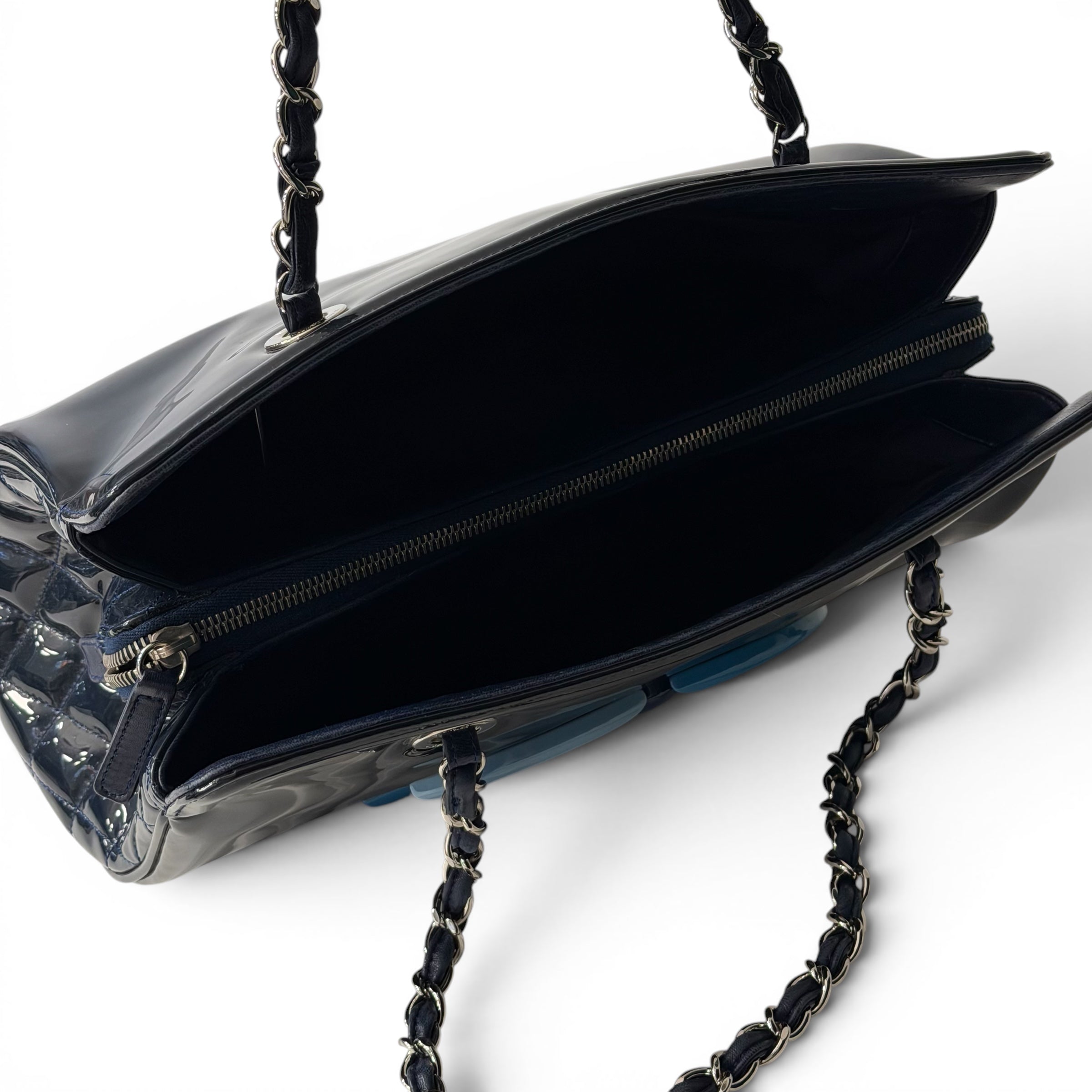 Chanel - Sac en cuir vernis bleu marine vintage