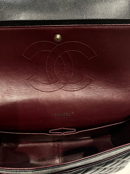 Chanel – klassische Maxi-Jumbo-Tasche aus schwarzem Kaviarleder