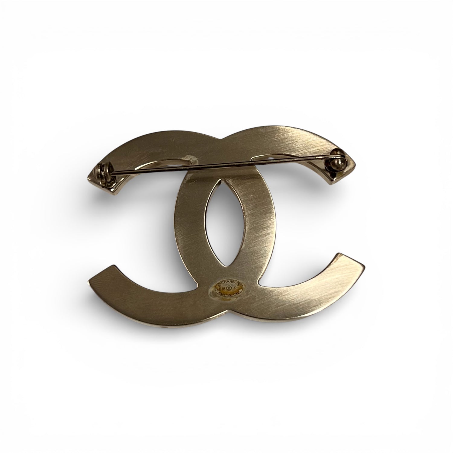 Chanel - Broche CC à perles