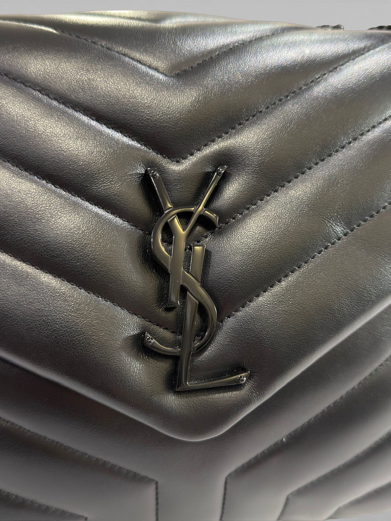 Saint Laurent - Sac Loulou MM Matelassé Chevron | Les Folies d’Eugénie