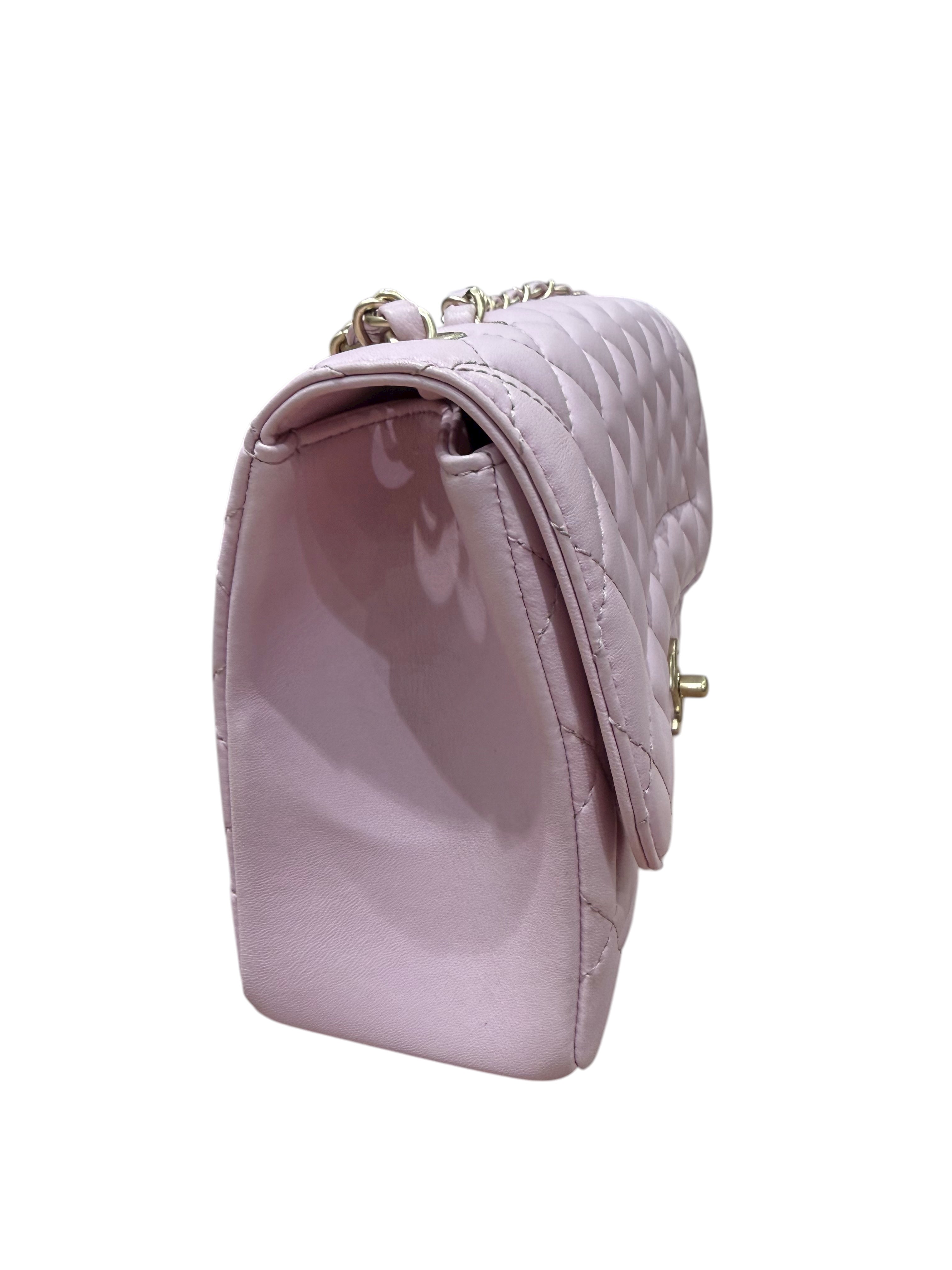Chanel - Sac classique en cuir lilas et finitions or vieilli