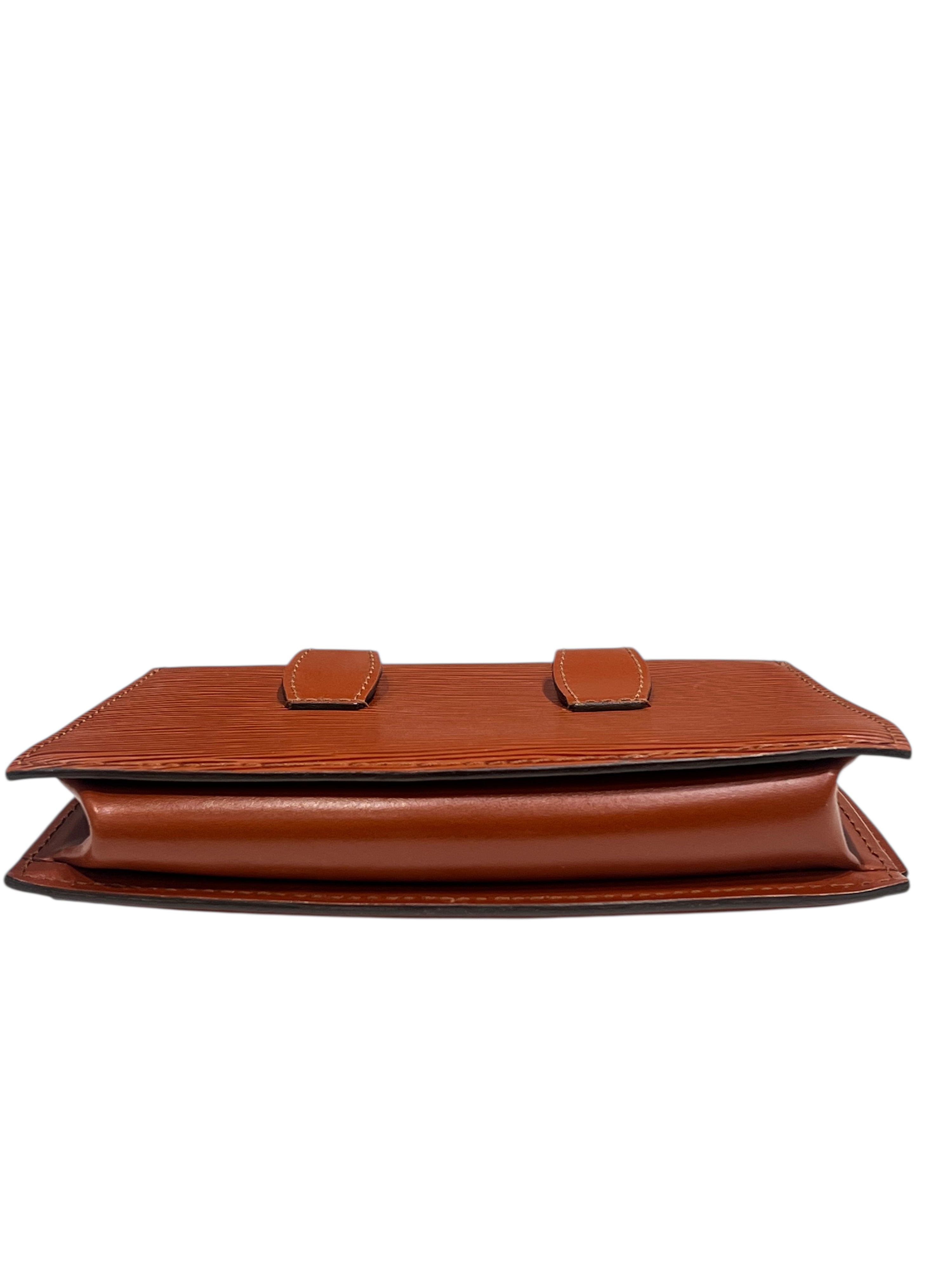 Louis Vuitton - Güreltasche aus rötlich genarbtem Leder