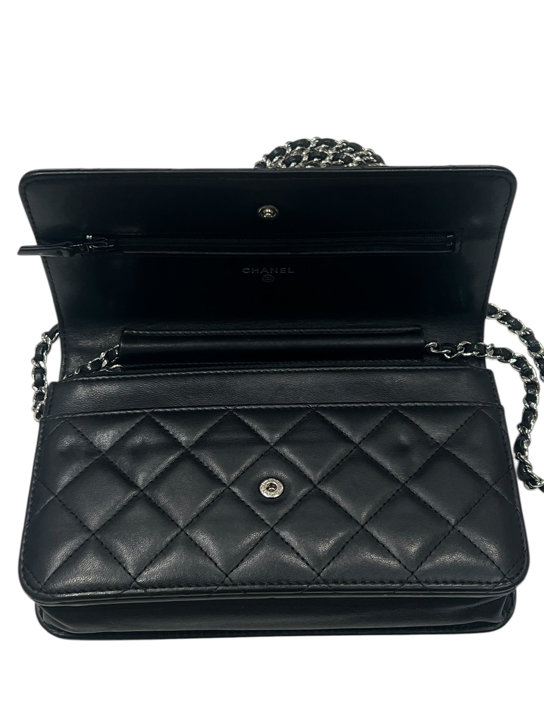 Chanel - Wallet on Chain classico in pelle nera con finiture argentate