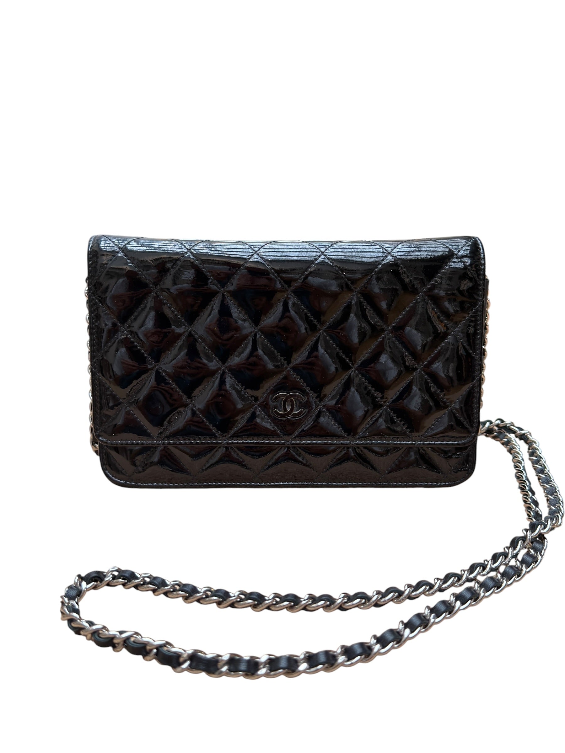 Chanel – Wallet on Chain aus schwarzem Lackleder