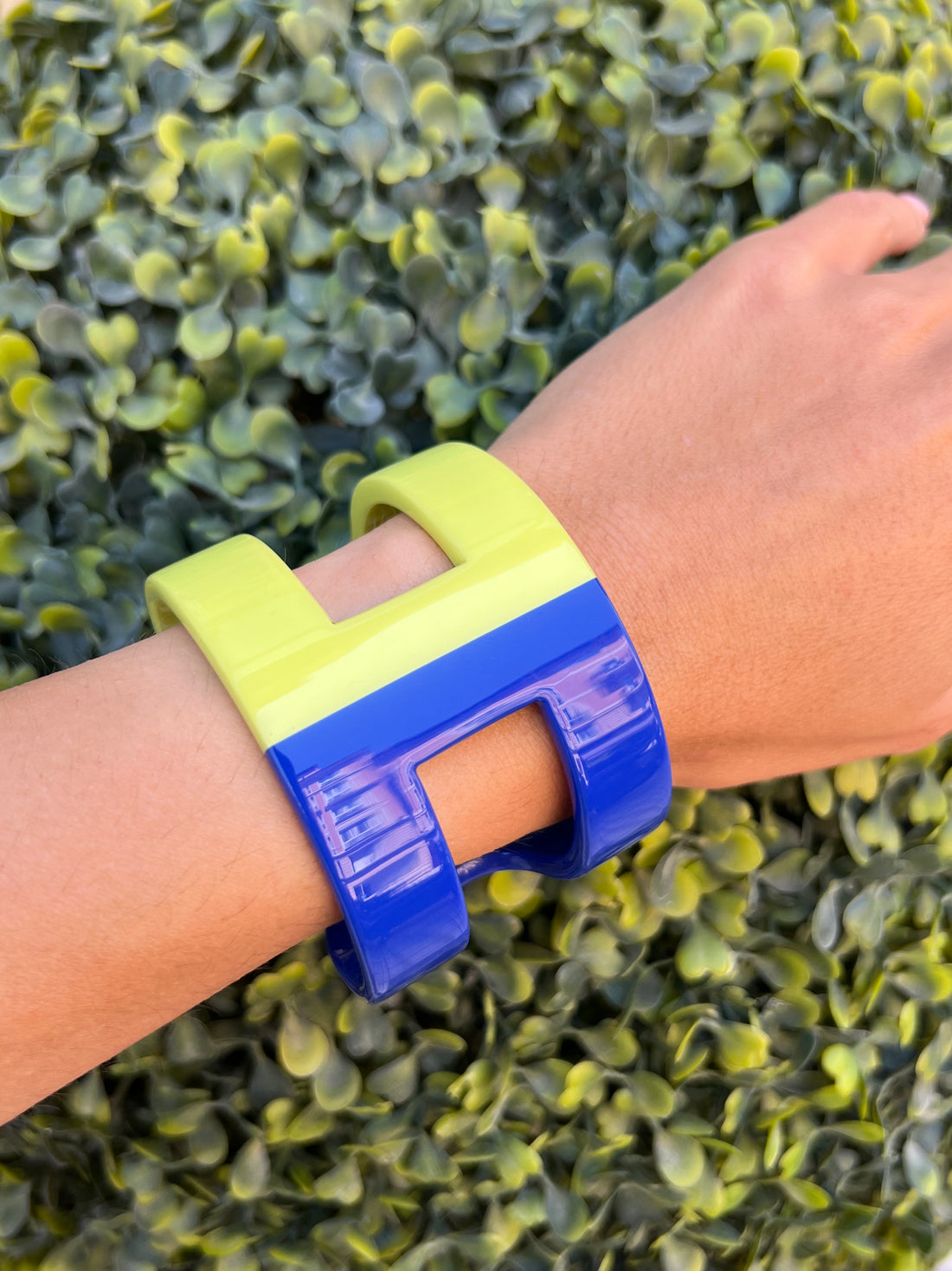 Hermès - Bracelet H en résine laquée