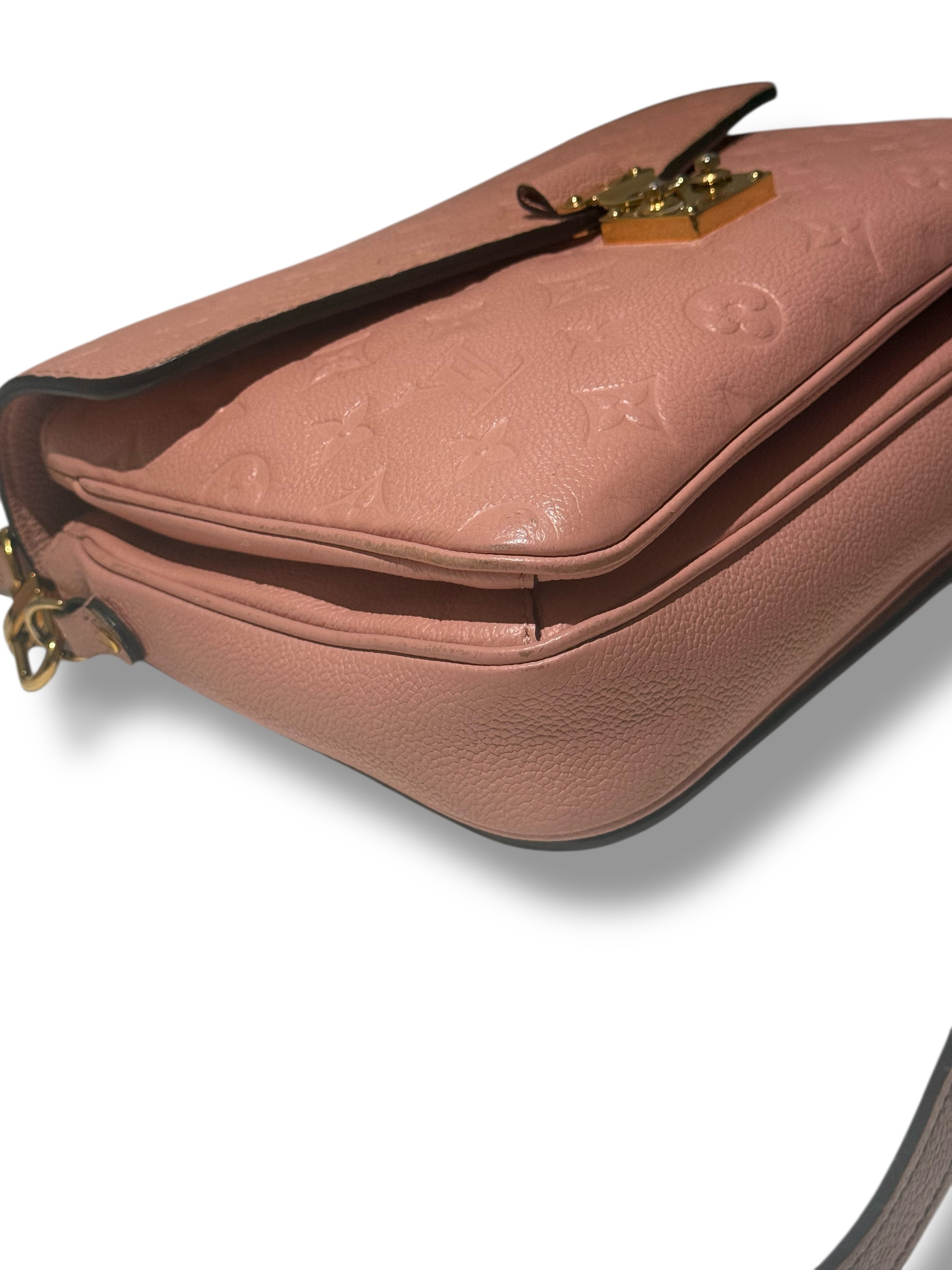 Louis Vuitton - Métis-Tasche geprägt Rose Sakura
