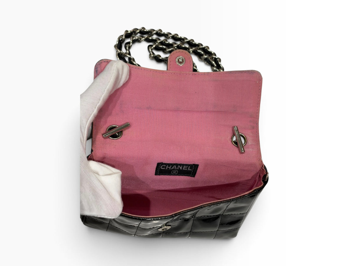 Chanel - mini sac classique cuir vernis noir