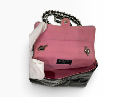 Chanel - mini sac classique cuir vernis noir