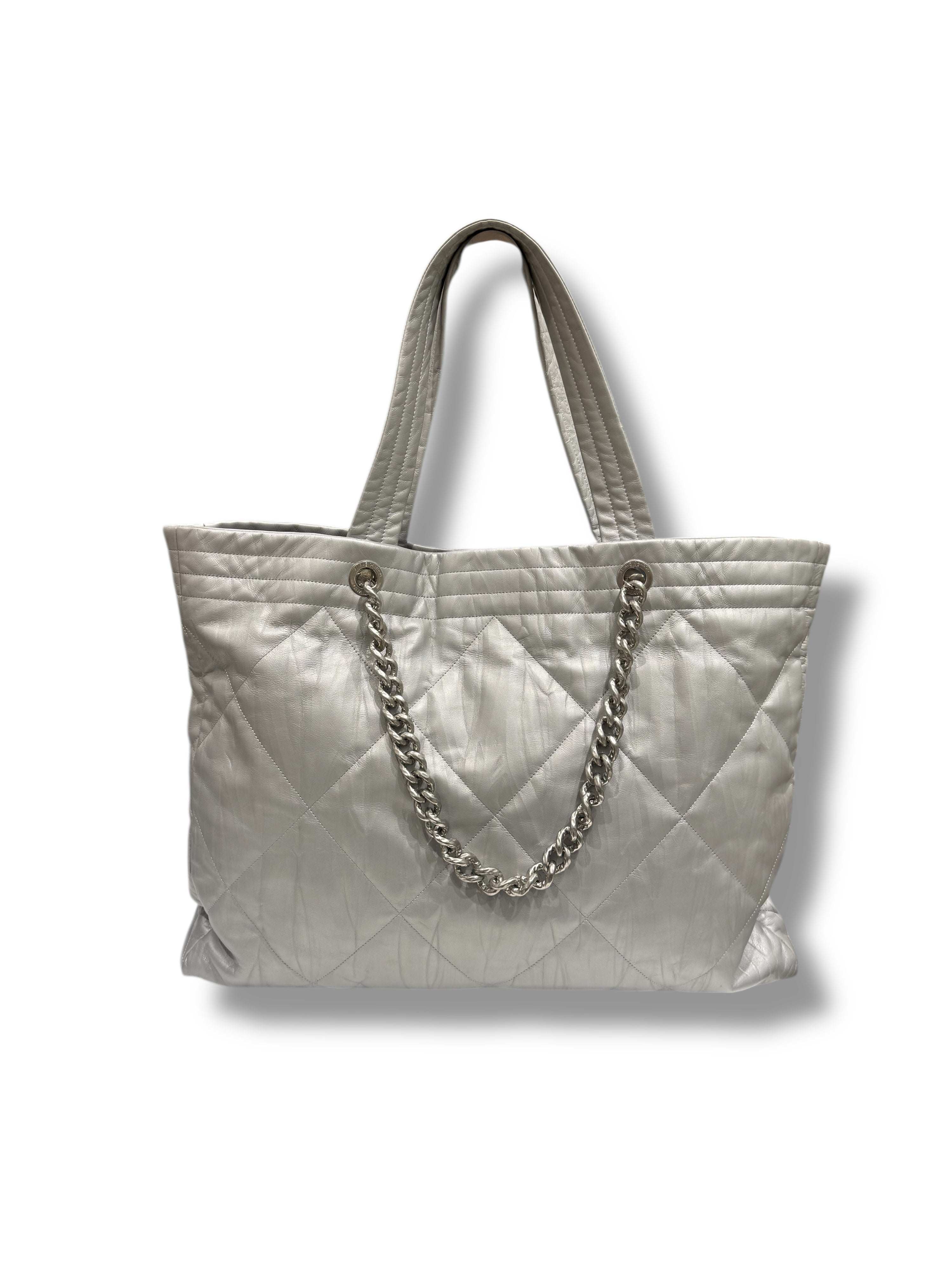Chanel - Maxi 19 silver tote bag
