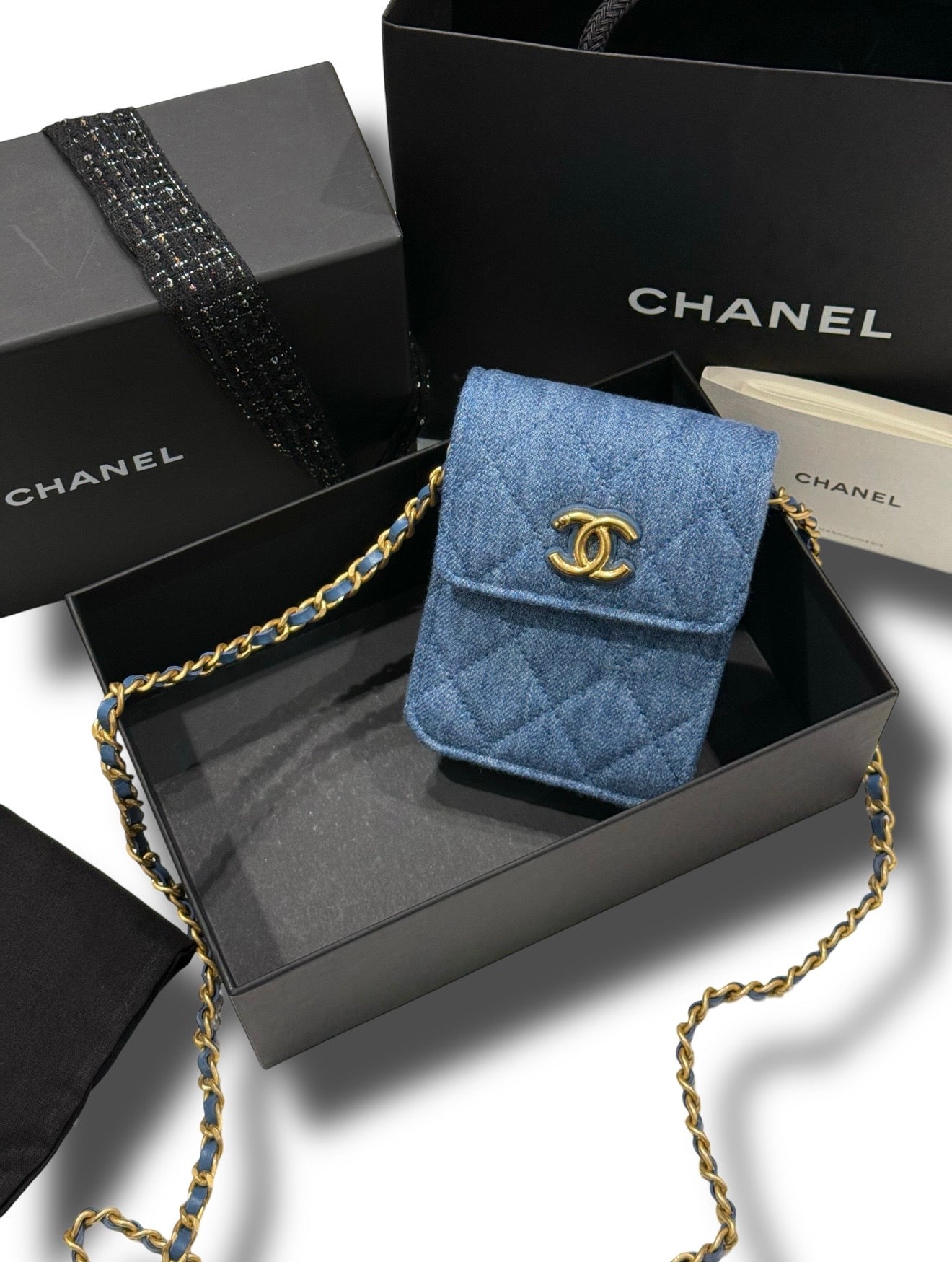 Chanel - Mini wallet on chain Denim