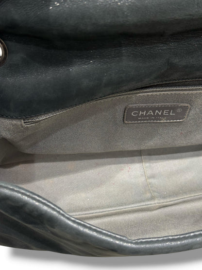 Chanel - Sac Classique allongé vert de gris irisé
