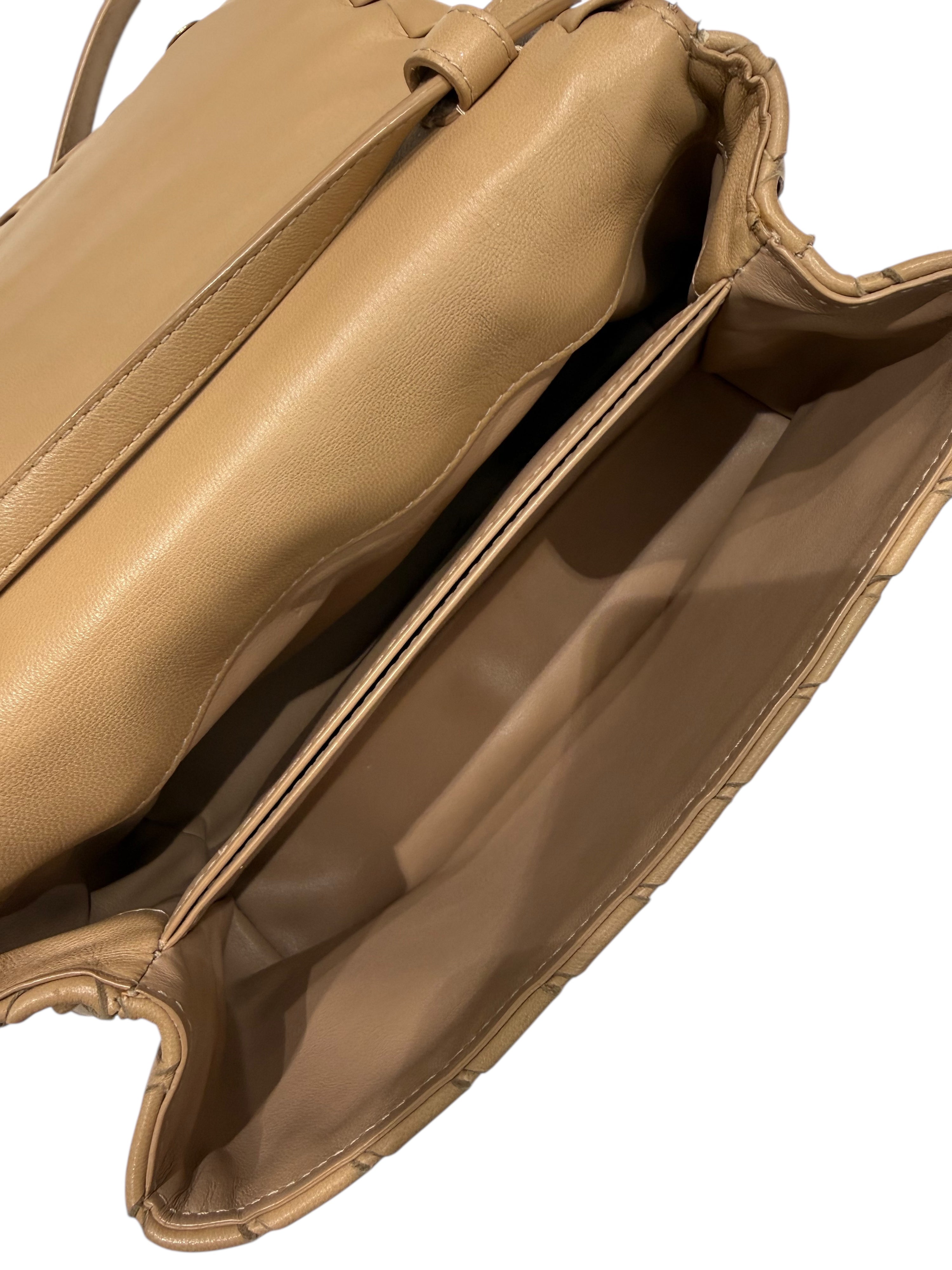 Bottega Veneta - Schultertasche aus geflochtenem beigem Leder