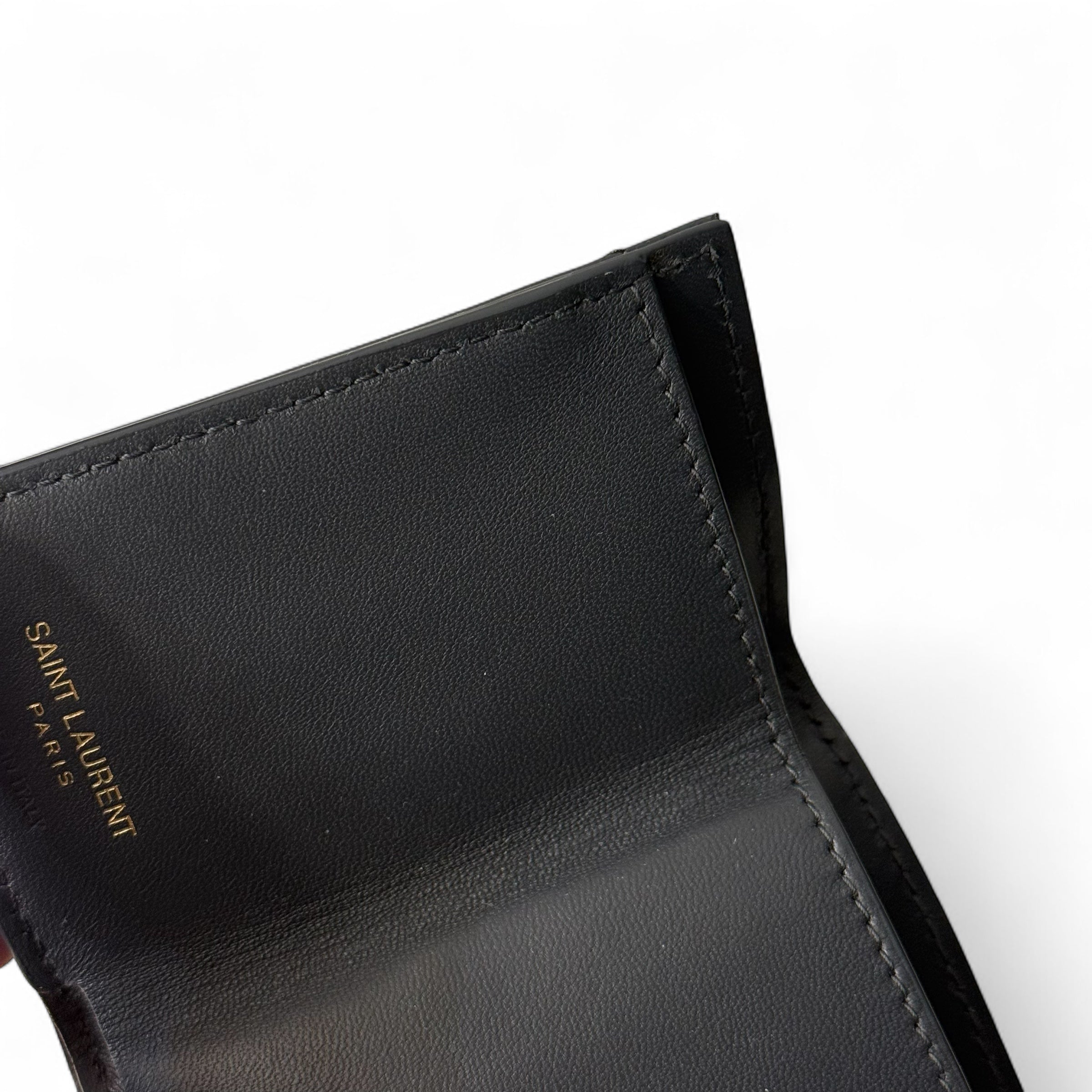 Saint Laurent - Porte monnaie Cassandre en cuir gris