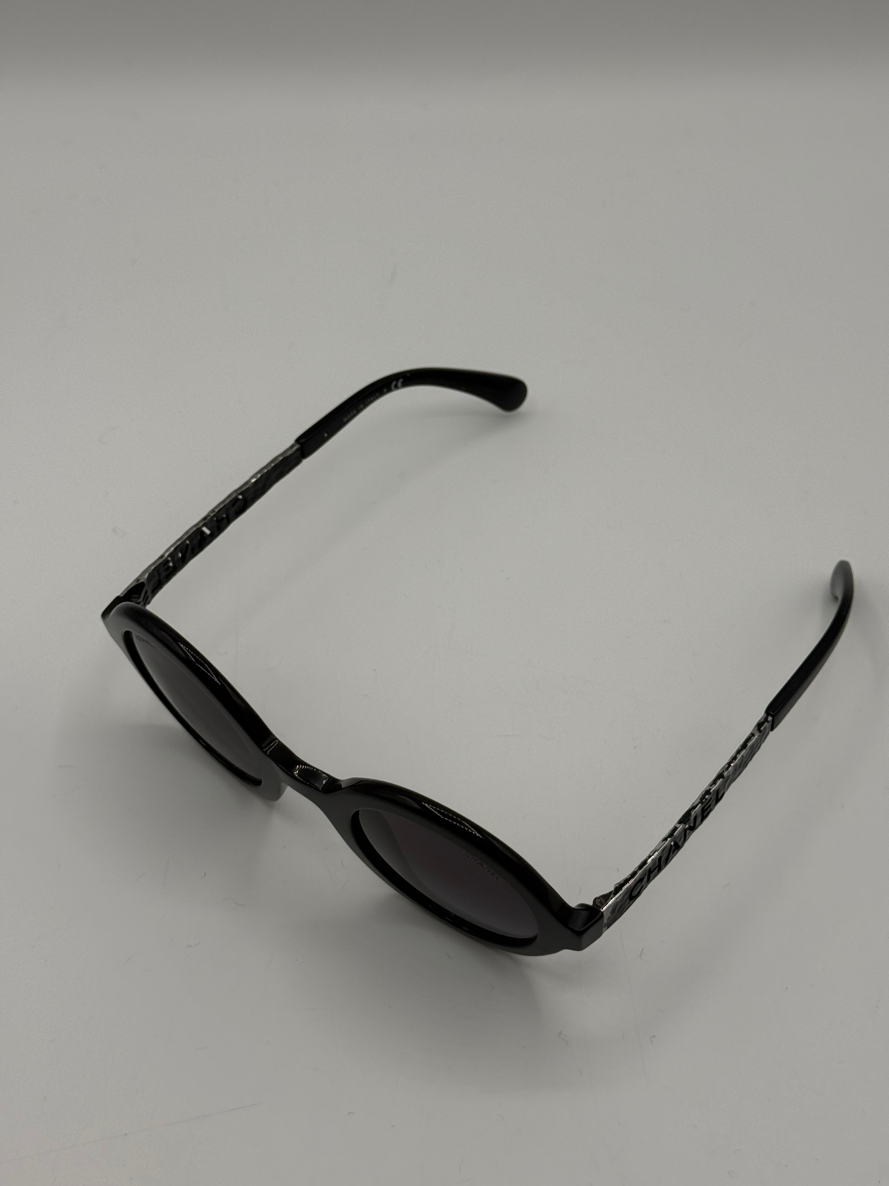 Chanel - Round sunglasses