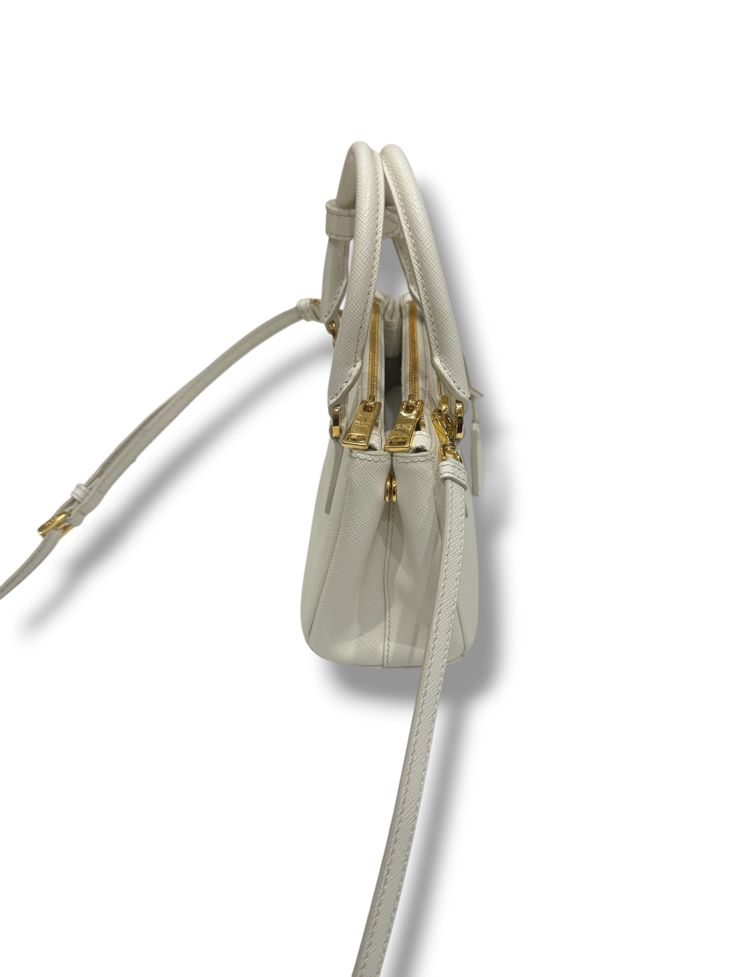Prada - Sac Micro Galleria saffiano blanc