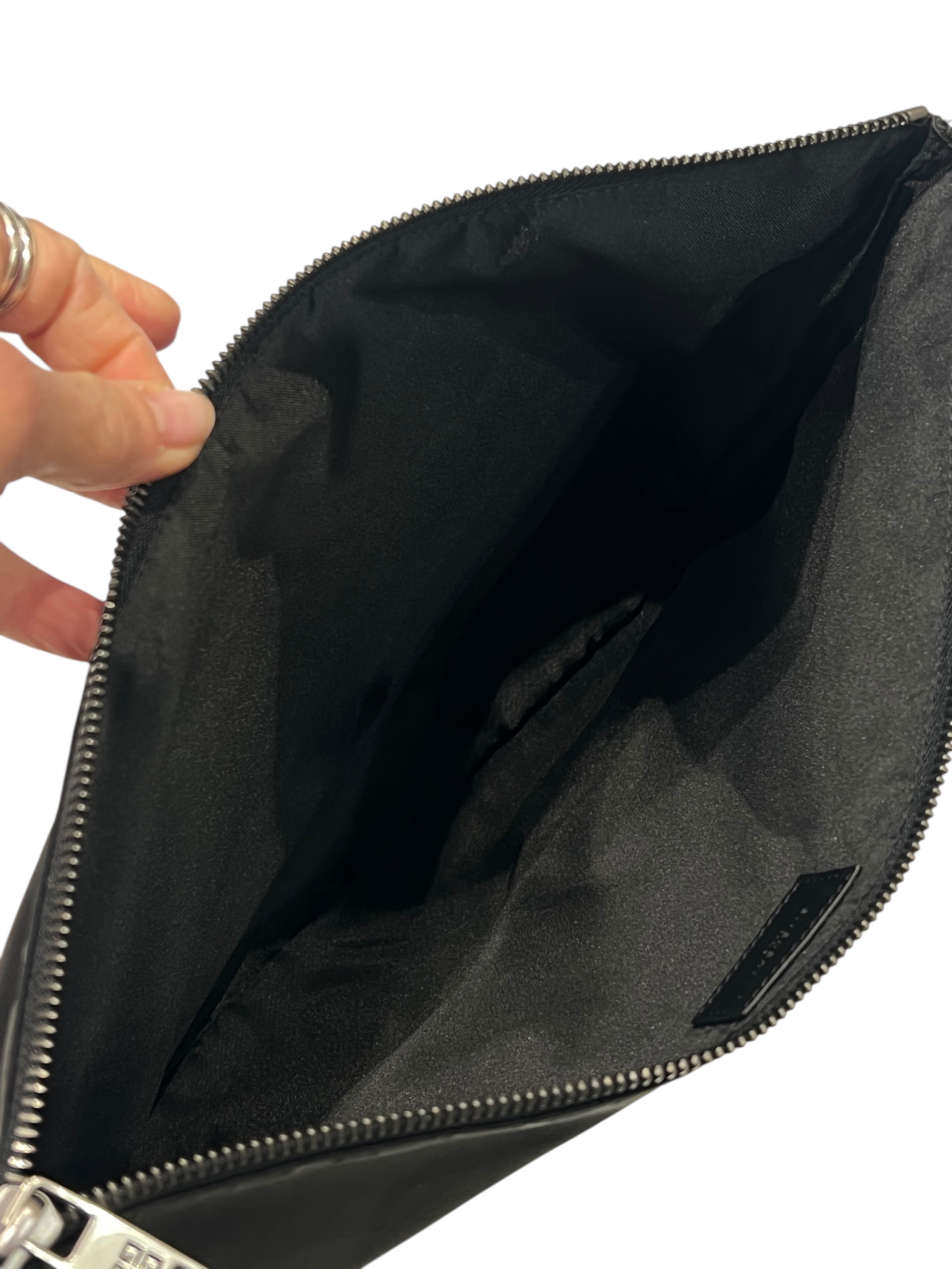 Givenchy - pochette nylon noire et rouge