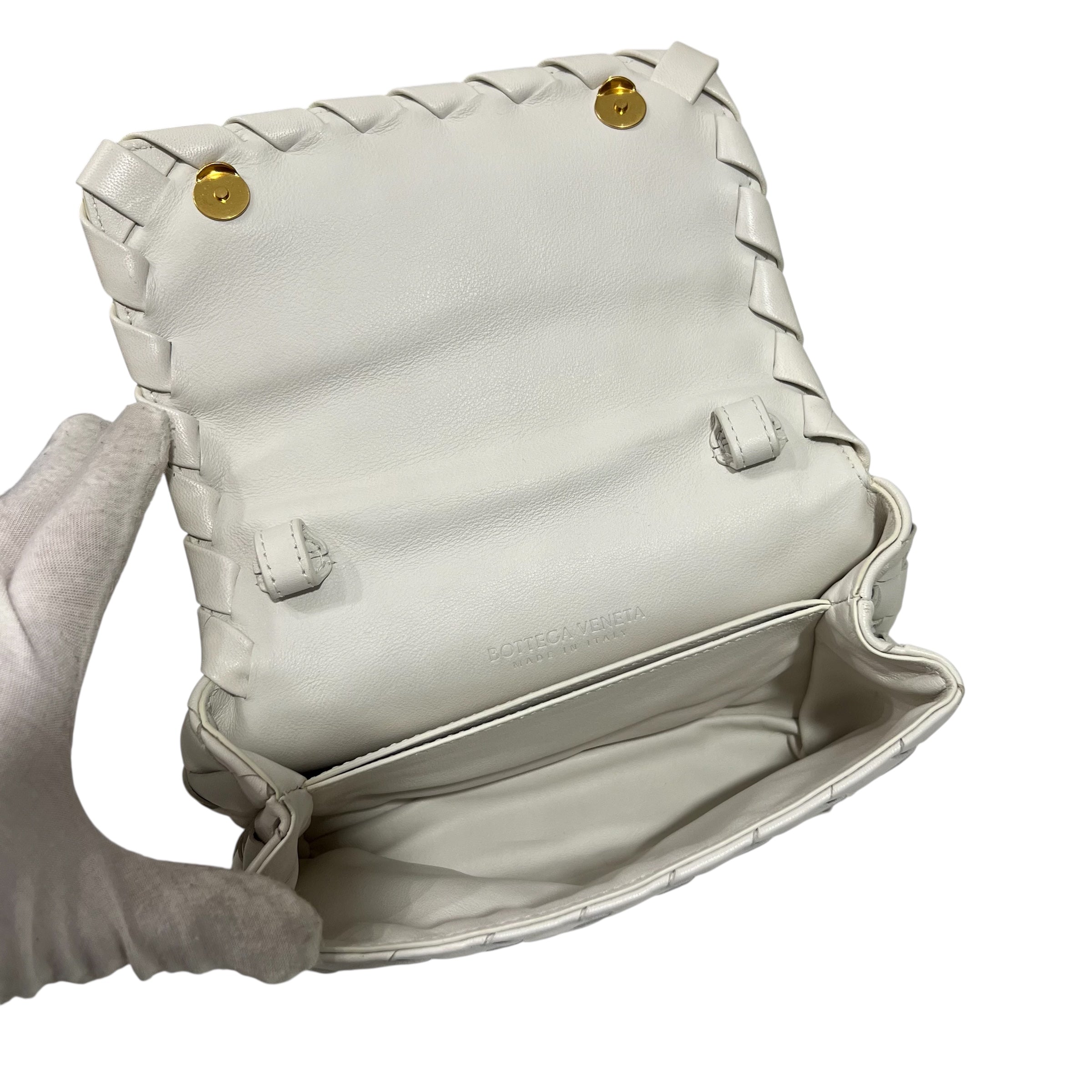Bottega Veneta - Leder-Kameratasche Intrecciato