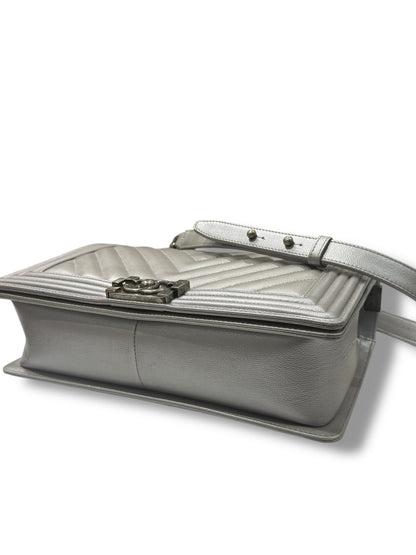 Chanel - Sac Boy 28 argenté