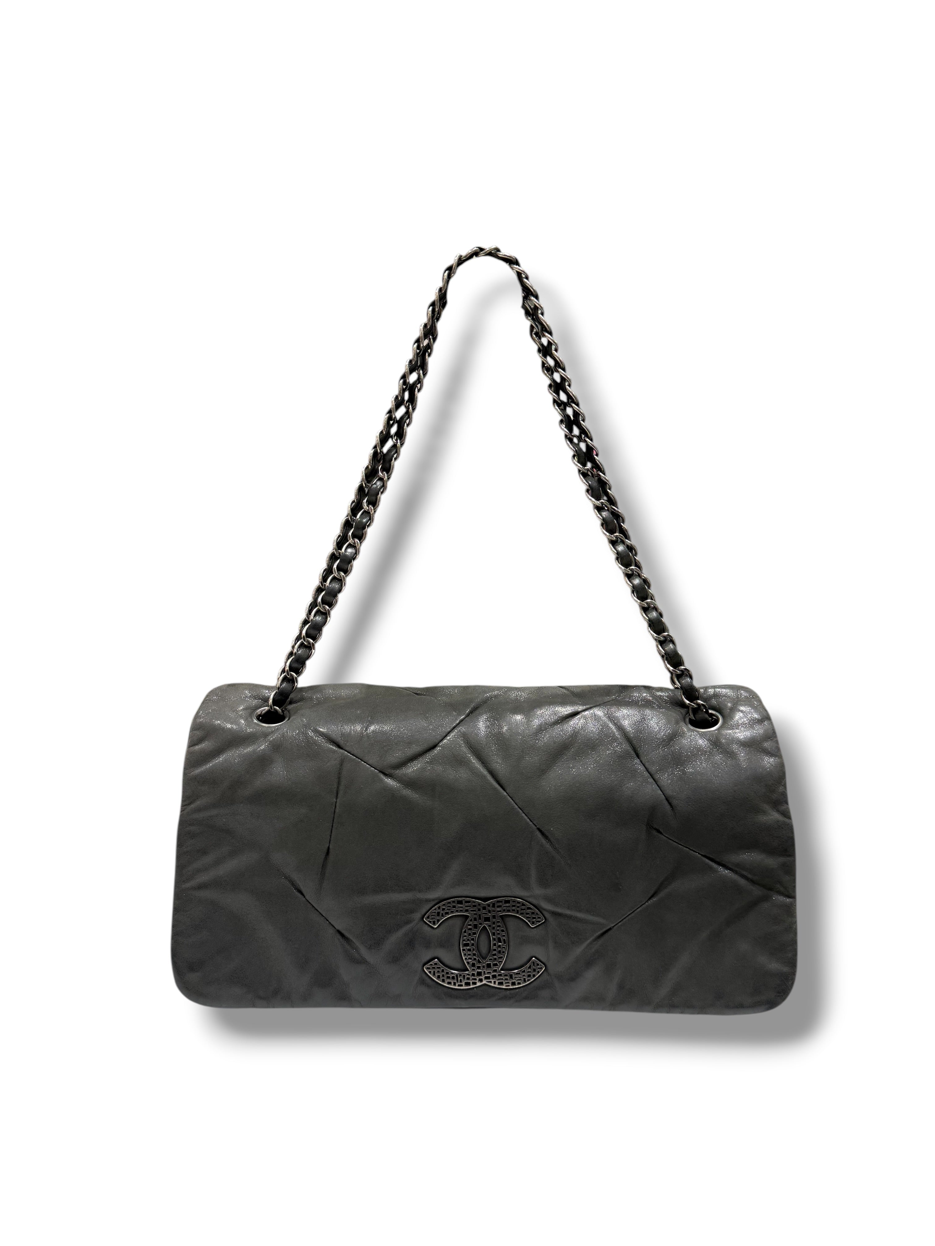 Chanel - Sac Classique allongé vert de gris irisé