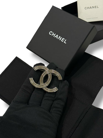Chanel - Broche CC Argentée