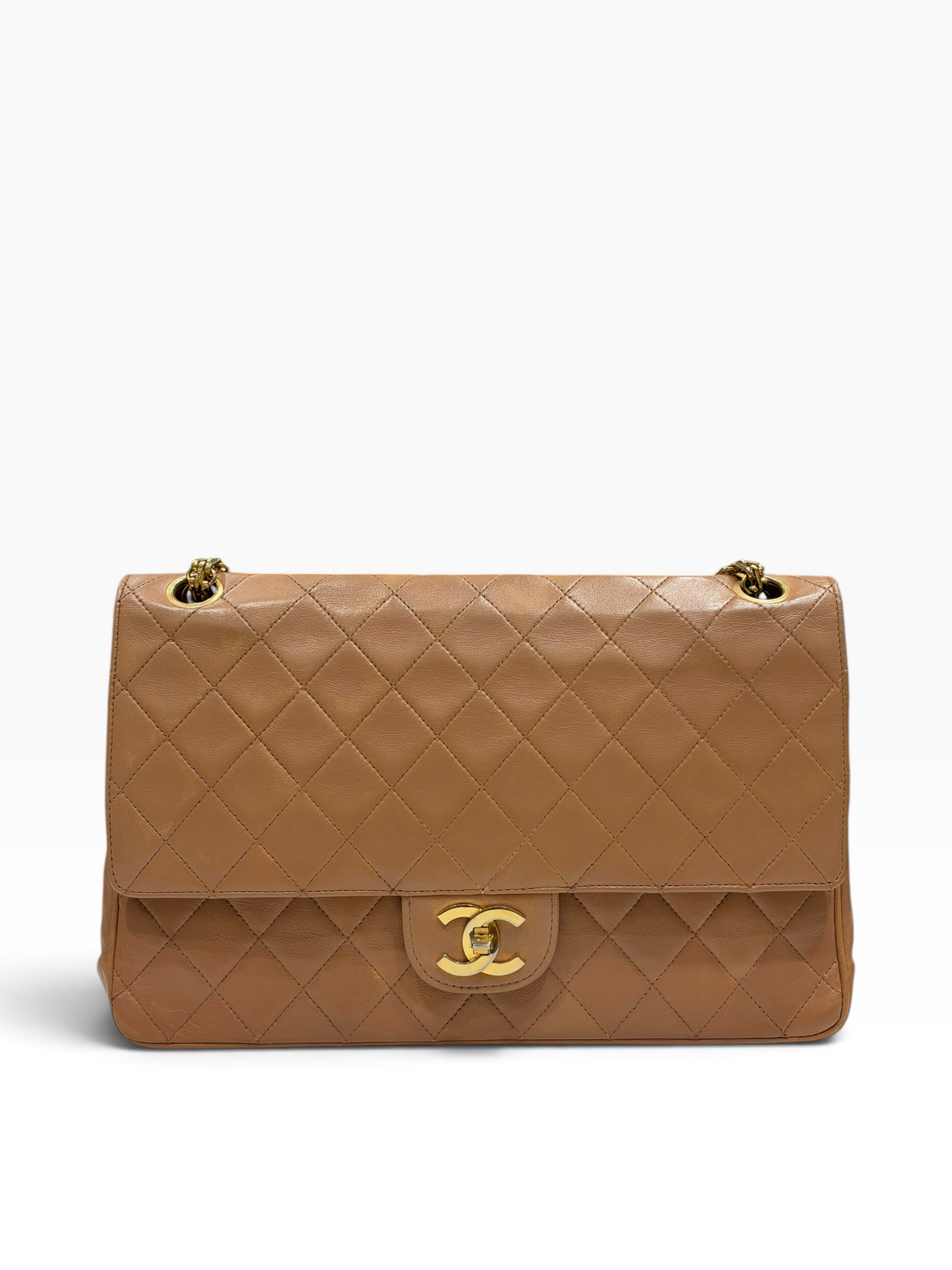Chanel - Sac Timeless Medium cuir matelassé beige