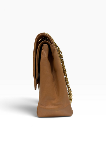 Chanel - Sac Timeless Medium cuir matelassé beige