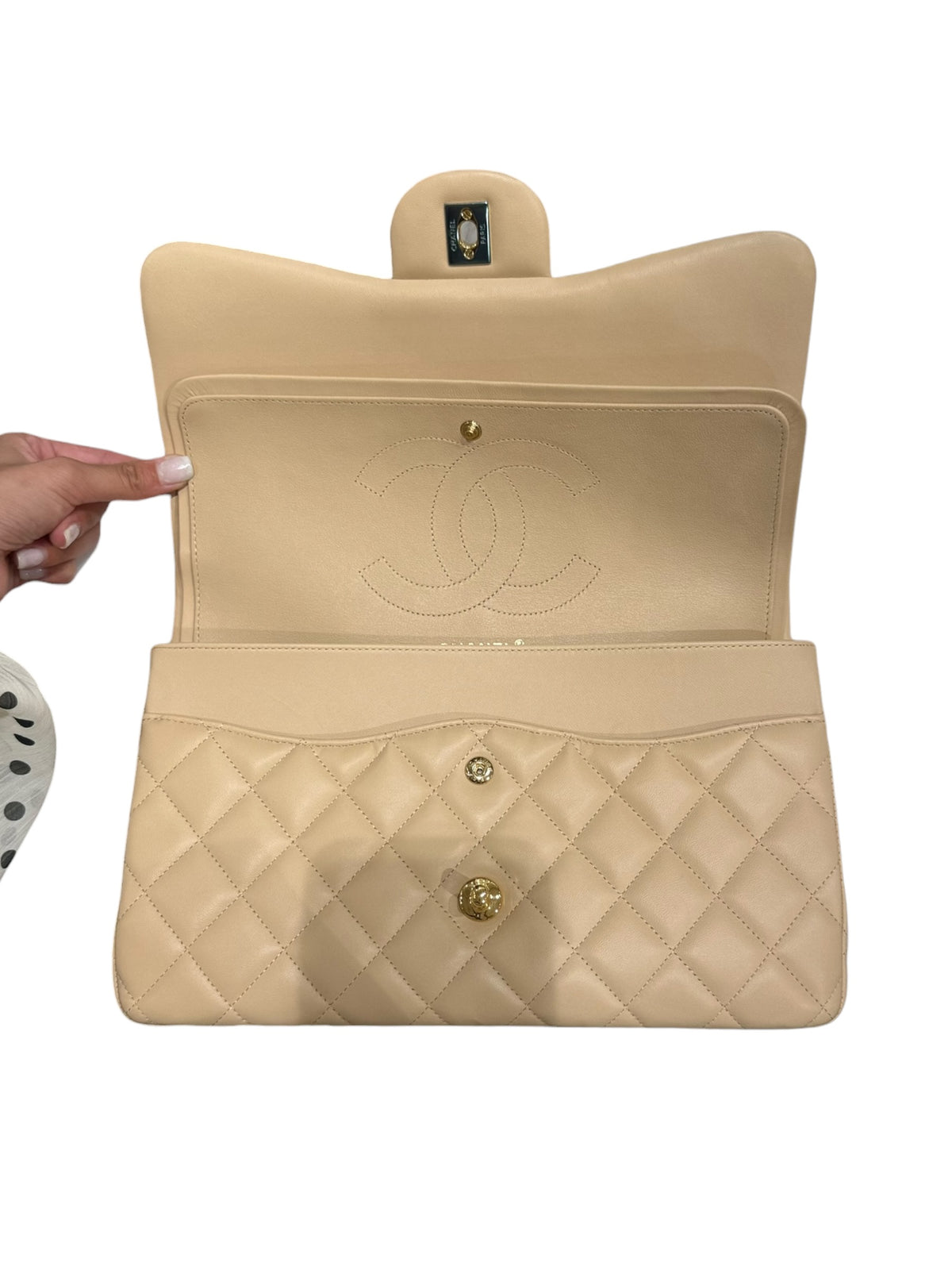 Chanel - Grand Sac Classique 11:12 Jumbo Beige