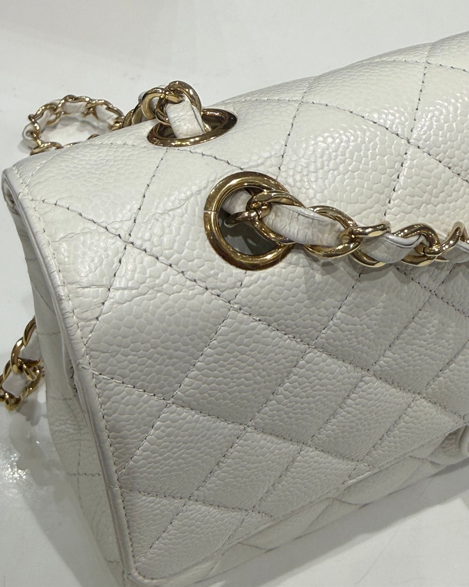 Chanel Sac Timeless 25 Cuir Caviar Blanc | Les Folies d’Eugénie
