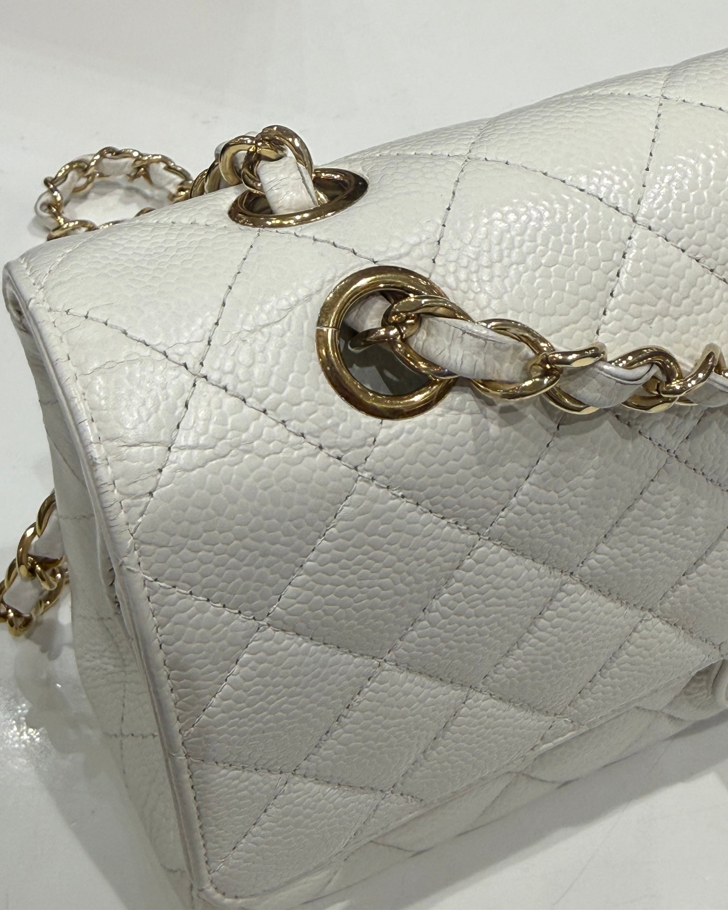 Chanel Sac Timeless 25 Cuir Caviar Blanc | Les Folies d’Eugénie