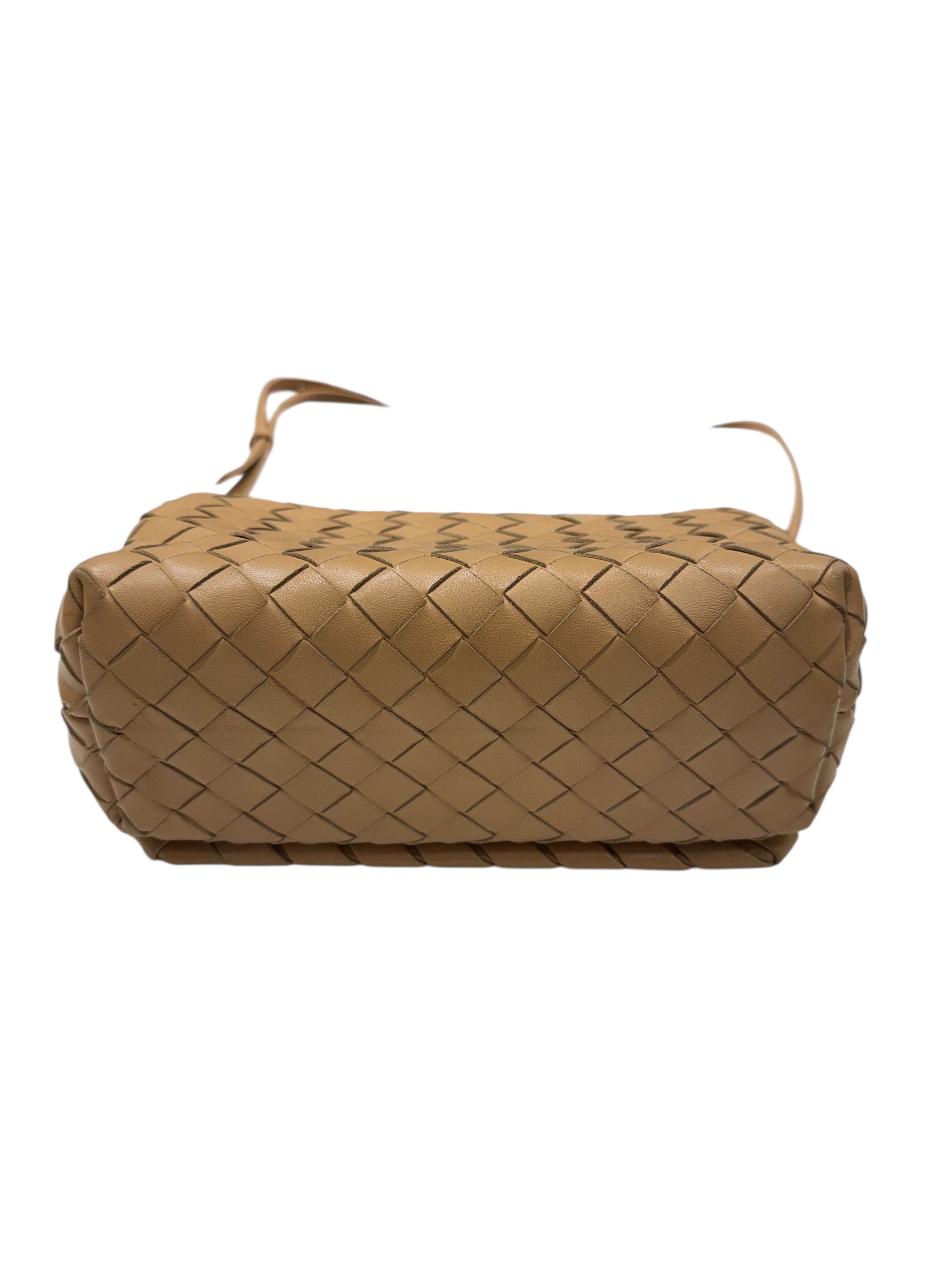 Bottega Veneta - Schultertasche aus geflochtenem beigem Leder