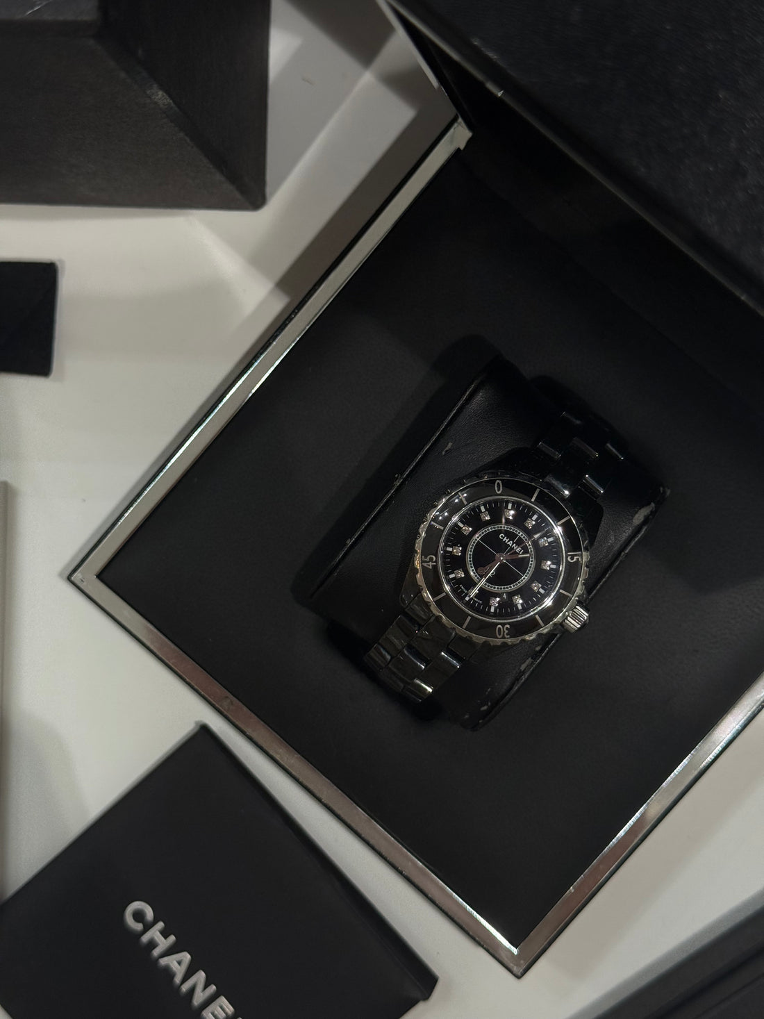 Chanel - J12 33mm index diamants