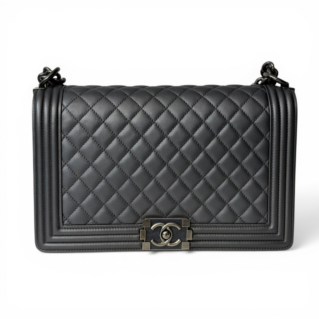 Sac Chanel Boy GM Gris Métallisé | Les Folies d’Eugénie