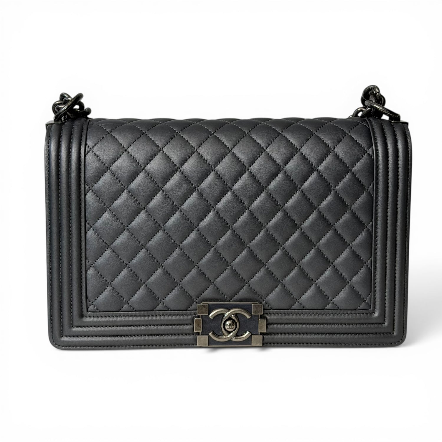 Sac Chanel Boy GM Gris Métallisé | Les Folies d’Eugénie