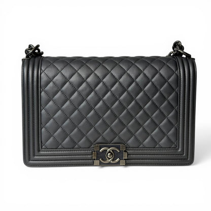 Sac Chanel Boy GM Gris Métallisé | Les Folies d’Eugénie
